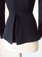 Cargar imagen en el visor de la galería, 1940s - PRESTIGE, Paris - Sublime Couture Black Crepe Jacket - W30 (76cm)