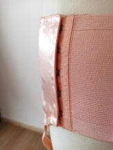 Charger l'image dans la galerie, 1940s 1950s - TRIUMPH - Deadstock Bra & Girdle Set