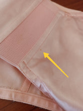 Charger l'image dans la galerie, 1940s 1950s - TRIUMPH - Deadstock Bra & Girdle Set