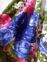 Charger l'image dans la galerie, 1950s - RHONA ROY, London - Stunning Floral Roseprint Dress - W24.5 (62cm)