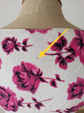 Charger l'image dans la galerie, 1950s 1960s - FRIPONNETTE, Paris - Cute Roseprint Cotton Dress - W26 (66cm)