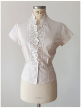 Cargar imagen en el visor de la galería, 1940s 1950s - AKRIS, Switzerland - Sublime White Cotton Blouse - W31 (80cm)