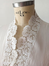 Cargar imagen en el visor de la galería, 1940s 1950s - AKRIS, Switzerland - Sublime White Cotton Blouse - W31 (80cm)