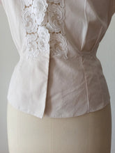Cargar imagen en el visor de la galería, 1940s 1950s - AKRIS, Switzerland - Sublime White Cotton Blouse - W31 (80cm)
