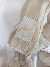 Cargar imagen en el visor de la galería, 1940s 1950s - AKRIS, Switzerland - Sublime White Cotton Blouse - W31 (80cm)