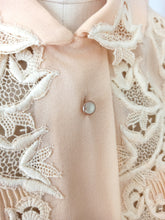 Charger l'image dans la galerie, 1940s 1950s - Exquisite Peach Crepe Embroidery Blouse - W39 (100cm)