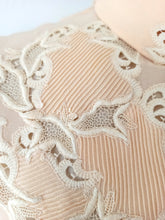 Charger l'image dans la galerie, 1940s 1950s - Exquisite Peach Crepe Embroidery Blouse - W39 (100cm)