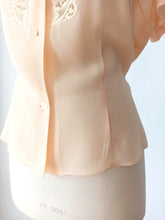 Charger l'image dans la galerie, 1940s 1950s - Exquisite Peach Crepe Embroidery Blouse - W39 (100cm)