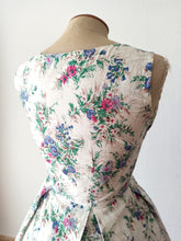 Charger l'image dans la galerie, 1950s - Adorable Floral Cotton Dress - W25 (64cm)