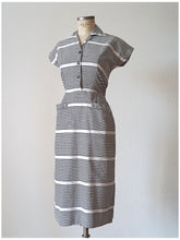 Charger l'image dans la galerie, 1950s - Superb French Black Stripes Cotton Dress - W29 (74cm)