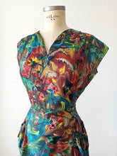 Cargar imagen en el visor de la galería, 1940s - Outstanding Beauty Novelty Birds Silk Dress - W27 (68cm)
