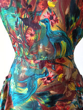 Cargar imagen en el visor de la galería, 1940s - Outstanding Beauty Novelty Birds Silk Dress - W27 (68cm)