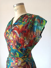 Cargar imagen en el visor de la galería, 1940s - Outstanding Beauty Novelty Birds Silk Dress - W27 (68cm)