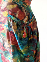 Cargar imagen en el visor de la galería, 1940s - Outstanding Beauty Novelty Birds Silk Dress - W27 (68cm)