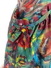 Cargar imagen en el visor de la galería, 1940s - Outstanding Beauty Novelty Birds Silk Dress - W27 (68cm)