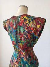 Cargar imagen en el visor de la galería, 1940s - Outstanding Beauty Novelty Birds Silk Dress - W27 (68cm)