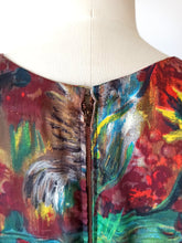 Cargar imagen en el visor de la galería, 1940s - Outstanding Beauty Novelty Birds Silk Dress - W27 (68cm)