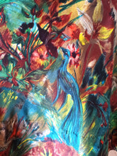 Cargar imagen en el visor de la galería, 1940s - Outstanding Beauty Novelty Birds Silk Dress - W27 (68cm)