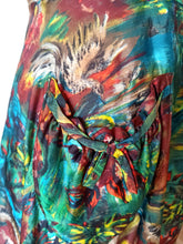 Cargar imagen en el visor de la galería, 1940s - Outstanding Beauty Novelty Birds Silk Dress - W27 (68cm)