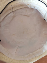 Carica l'immagine nel visualizzatore di Gallery, 1950s - Beautiful Buttercream Velvet Raffia Hat