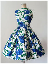 Charger l'image dans la galerie, 1950s - Fabulous French Roseprint Cotton Dress - W27 (68cm)