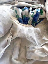 Charger l'image dans la galerie, 1950s - Fabulous French Roseprint Cotton Dress - W27 (68cm)