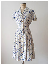 Charger l'image dans la galerie, 1950s - Exquisite Textured Rayon Dotted Set - W29 (74cm)