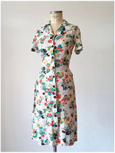 Cargar imagen en el visor de la galería, 1940s - Marvelous Colors Rayon Dress - W27 (68cm)
