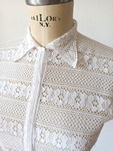 Cargar imagen en el visor de la galería, 1940s 1950s - Gorgeous White Cotton Handmade Blouse - W29 (74cm)