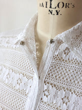 Cargar imagen en el visor de la galería, 1940s 1950s - Gorgeous White Cotton Handmade Blouse - W29 (74cm)