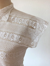Cargar imagen en el visor de la galería, 1940s 1950s - Gorgeous White Cotton Handmade Blouse - W29 (74cm)