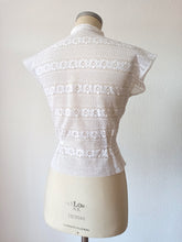 Cargar imagen en el visor de la galería, 1940s 1950s - Gorgeous White Cotton Handmade Blouse - W29 (74cm)