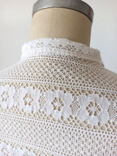 Cargar imagen en el visor de la galería, 1940s 1950s - Gorgeous White Cotton Handmade Blouse - W29 (74cm)