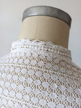 Charger l'image dans la galerie, 1940s 1950s - Exquisite White Cotton Handmade Blouse - W30 (76cm)