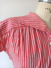 Cargar imagen en el visor de la galería, 1940s - Gorgeous Red Stripes Cotton Dress - W31 (78cm)