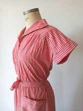 Cargar imagen en el visor de la galería, 1940s - Gorgeous Red Stripes Cotton Dress - W31 (78cm)