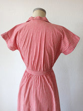 Cargar imagen en el visor de la galería, 1940s - Gorgeous Red Stripes Cotton Dress - W31 (78cm)