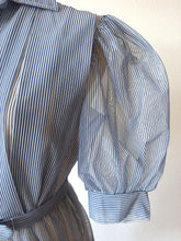 Charger l'image dans la galerie, 1940s 1950s - Stunning Dramatic Balloon Sleeves Striped Dress - W28.5 (72cm)