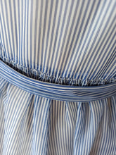 Charger l'image dans la galerie, 1940s 1950s - Stunning Dramatic Balloon Sleeves Striped Dress - W28.5 (72cm)