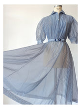 Charger l'image dans la galerie, 1940s 1950s - Stunning Dramatic Balloon Sleeves Striped Dress - W28.5 (72cm)