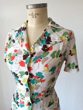 Cargar imagen en el visor de la galería, 1940s - Marvelous Colors Rayon Dress - W27 (68cm)