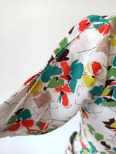 Cargar imagen en el visor de la galería, 1940s - Marvelous Colors Rayon Dress - W27 (68cm)