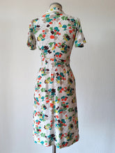Cargar imagen en el visor de la galería, 1940s - Marvelous Colors Rayon Dress - W27 (68cm)