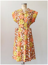 Carica l'immagine nel visualizzatore di Gallery, 1940s 1950s - Gorgeous Roseprint Cotton Dress - W30 (76cm)