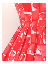 Carica l'immagine nel visualizzatore di Gallery, 1950s 1960s - Stunning Red Novelty Print Dress - W27 (68cm)