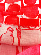 Carica l'immagine nel visualizzatore di Gallery, 1950s 1960s - Stunning Red Novelty Print Dress - W27 (68cm)