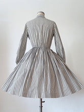 Charger l'image dans la galerie, 1940s 1950s - Outstanding Beauty Cotton Dress - W28.5 (72cm)
