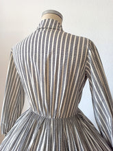 Charger l'image dans la galerie, 1940s 1950s - Outstanding Beauty Cotton Dress - W28.5 (72cm)