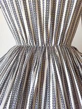 Charger l'image dans la galerie, 1940s 1950s - Outstanding Beauty Cotton Dress - W28.5 (72cm)