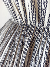 Charger l'image dans la galerie, 1940s 1950s - Outstanding Beauty Cotton Dress - W28.5 (72cm)